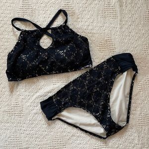Black lace/crochet bikini 👙
